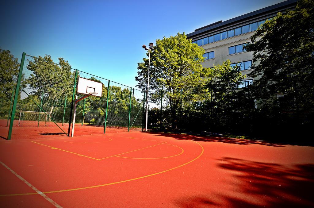 P&O Serviced Apartments Fabryczna Warsaw Exterior photo